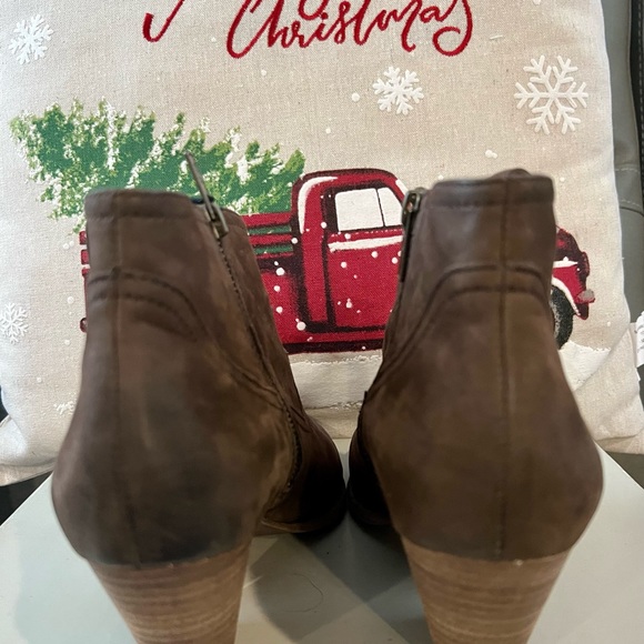 NIB Frye Brown Suede Bootie Boots 8 - Picture 5 of 9